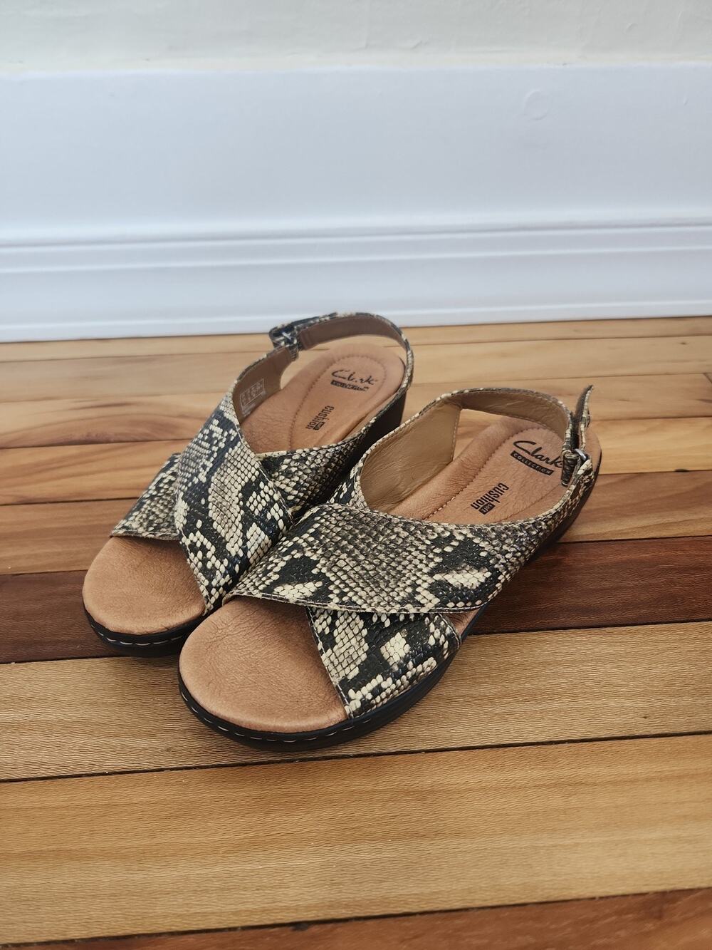 Clarks Collection Wedge Sandals Womens 7 Brown Black Snakeskin Strappy Slingback